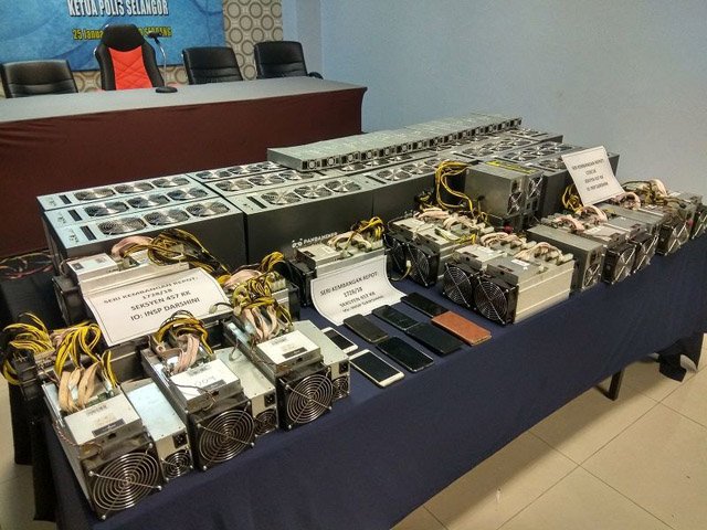 Bitcoin mining machines