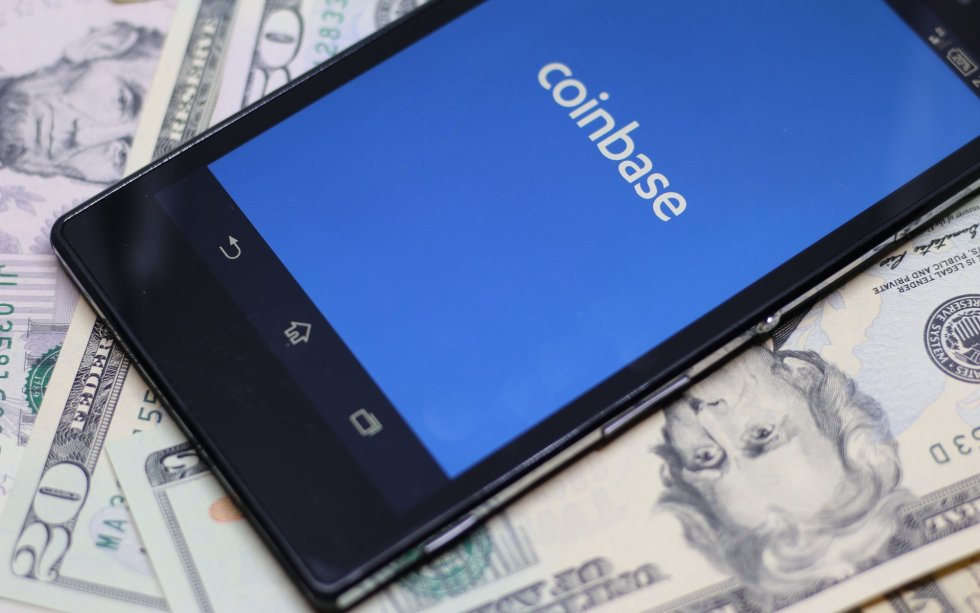 Coinbase App Downloads Plummet Amid Bitcoin Price Decline