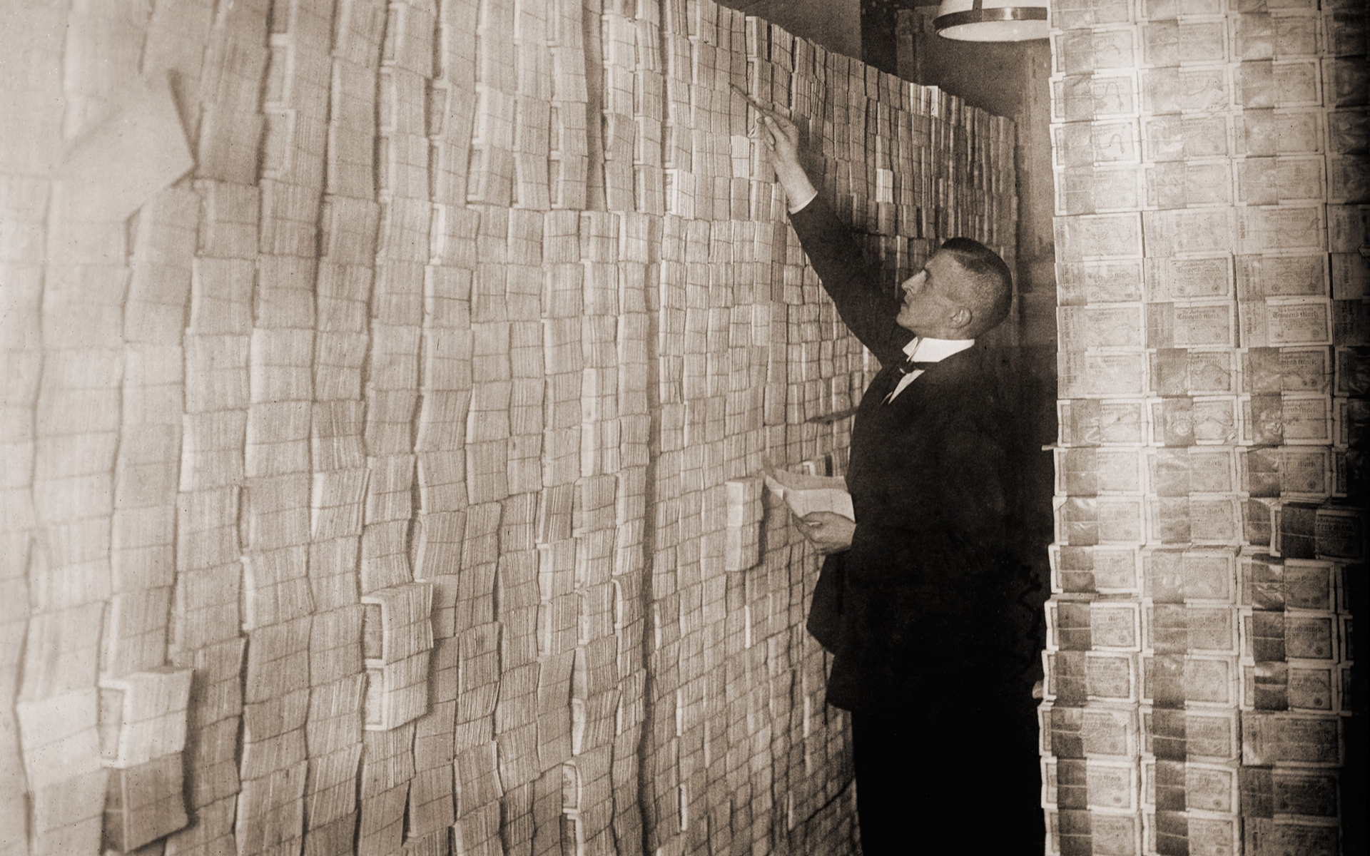 weimar republic hyperinflation us dollar bitcoin