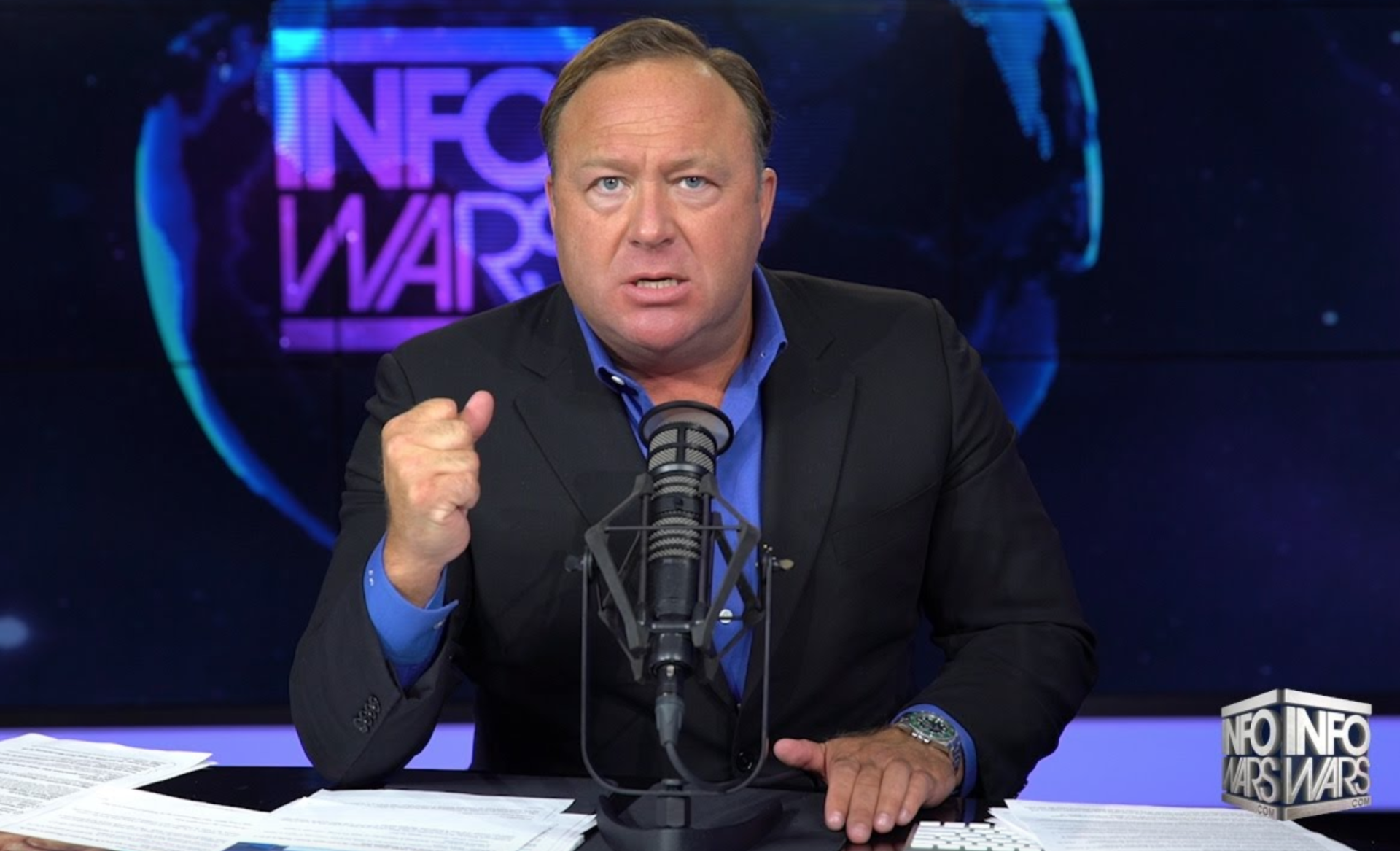 Alex Jones Finally Becomes a Bitcoin Believer