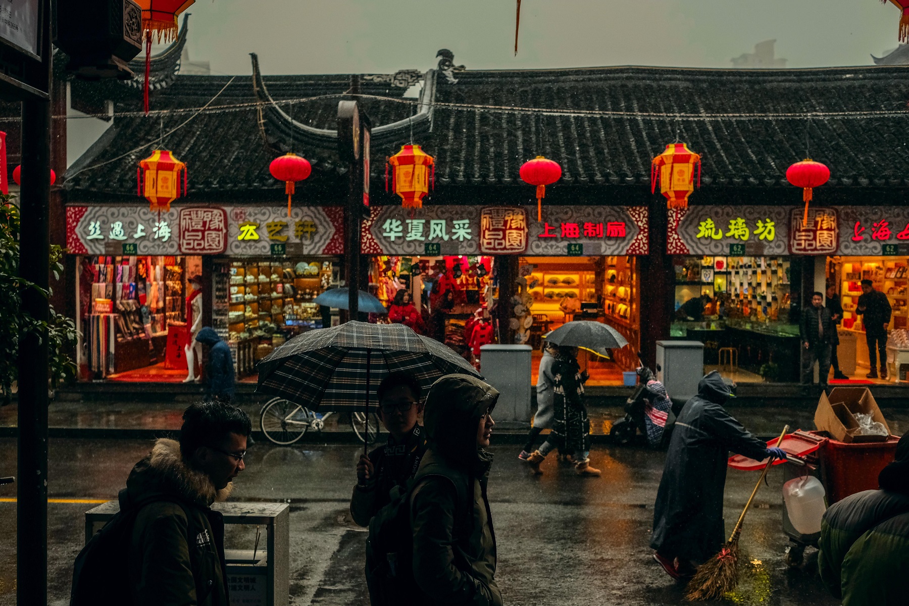 Chinese ban, chinese streets as it rains