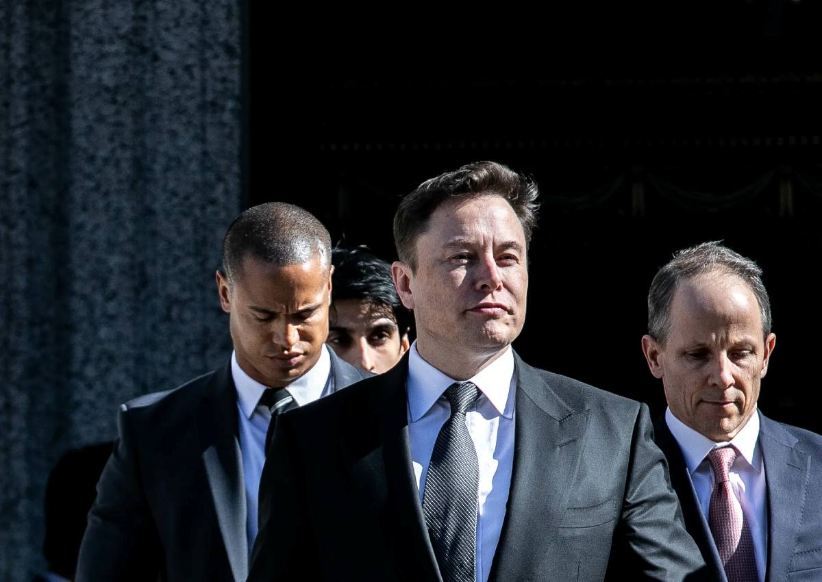 Elon Musk desafía a la SEC y la comunidad reacciona.